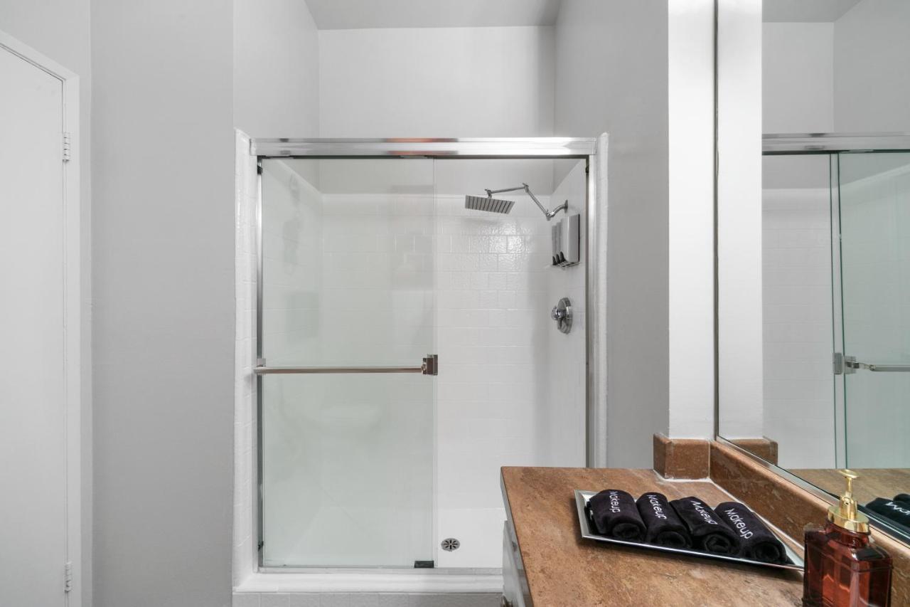 Beverly Hills 2 Bed 2 Bath Penthouse With Den And Parking 414 Los Angeles Eksteriør billede