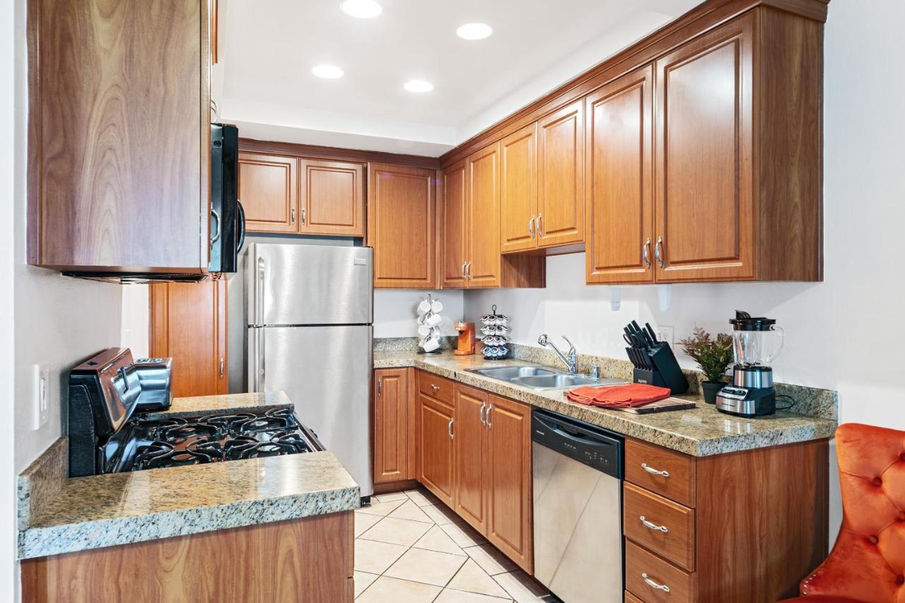 Beverly Hills 2 Bed 2 Bath Penthouse With Den And Parking 414 Los Angeles Eksteriør billede